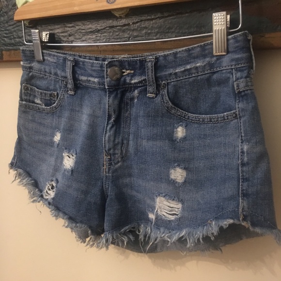 Free People Dolphin Hem Distressed Jean Shorts Size 25 - Picture 6 of 12